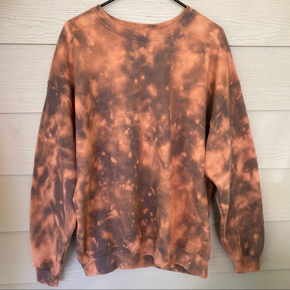 Tops - Acid washed crew neck sweatshirt